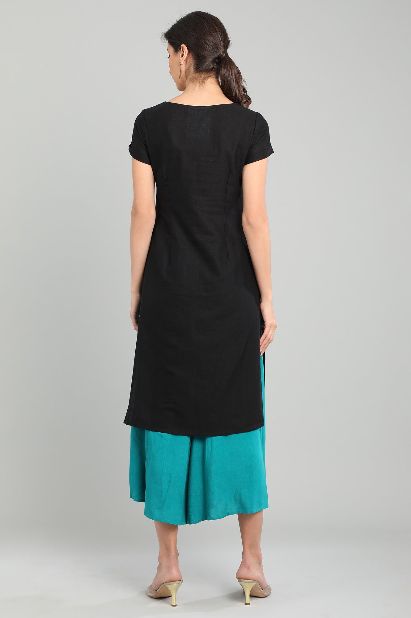 Black Round Neck Short Sleeves kurta AURELIA