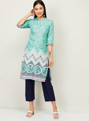 AURELIA Women Printed Straight Kurta in Green, featuring a relaxed silhouette and stylish pattern.